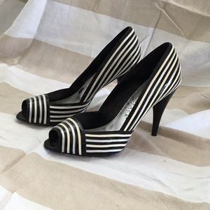White House Black Market 4” Heels